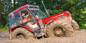 Mad Drivers in the Giant Swamp - Tractor Show Guntramovice
